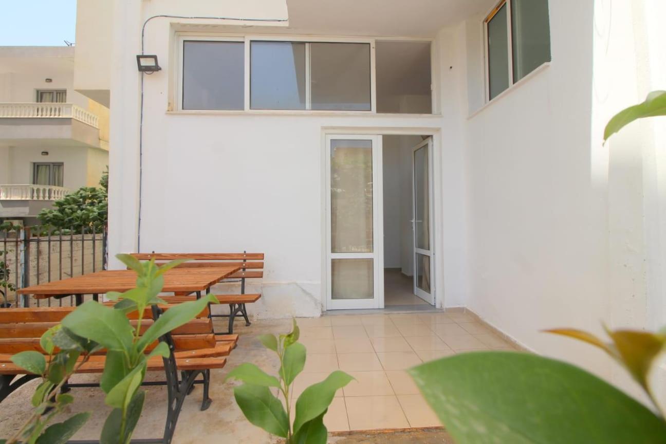 Hostel K13 Saranda Zewnętrze zdjęcie