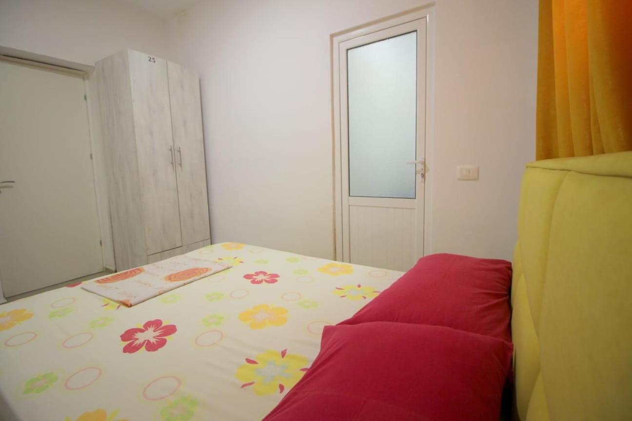 Hostel K13 Saranda Zewnętrze zdjęcie